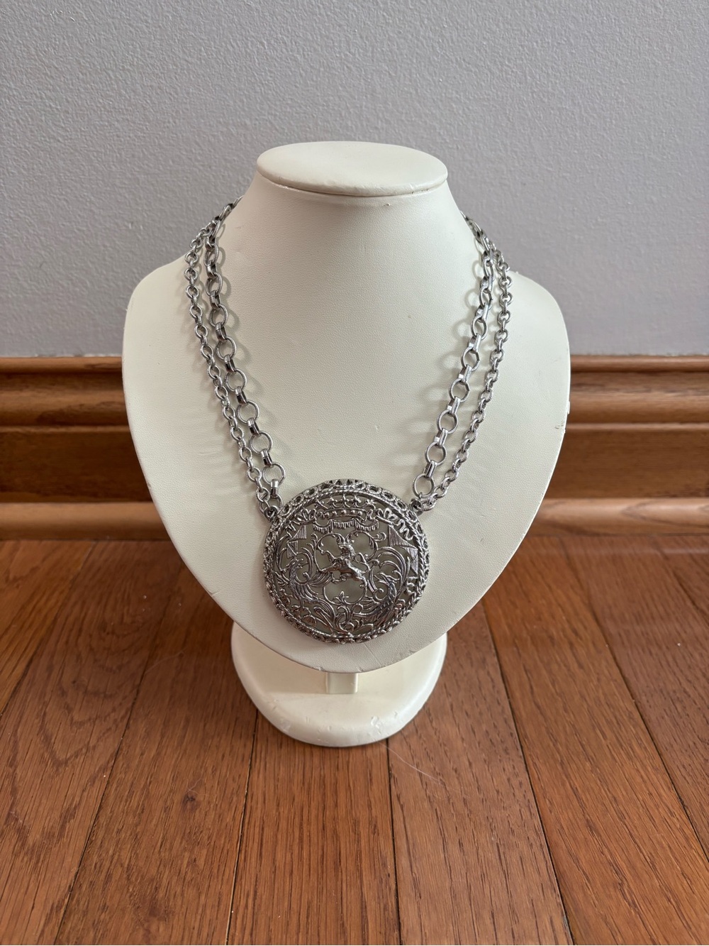 Vintage 1970's Silver Tone Napier Double Chain Medallion Pendant Choker Necklace